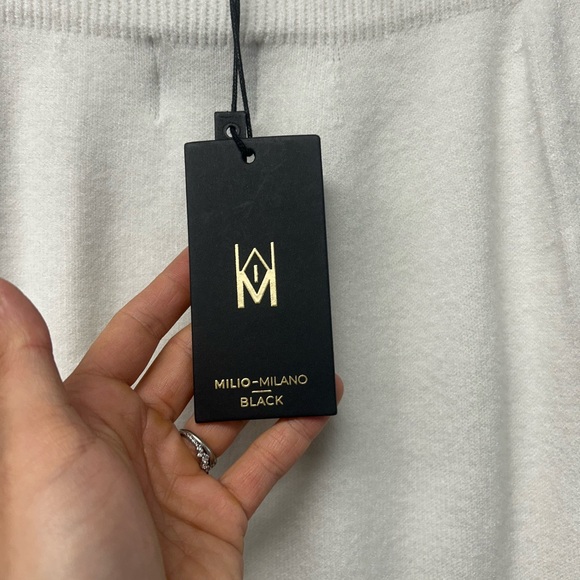 Chic White Skirt by Milio Milano - Picture 2 of 6